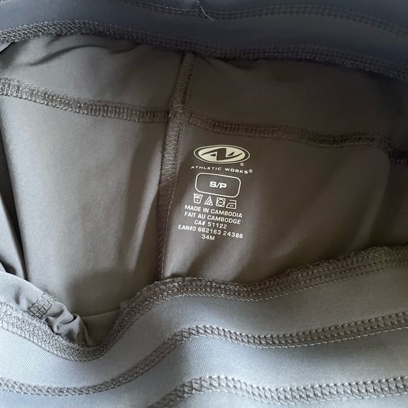 Athletic Capri Pants, Mid Rise, never worn - Picture 3 of 5